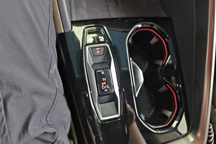 Used Audi Q5L 2026 150kW Smart Hybrid Luxury Edition Gear Lever