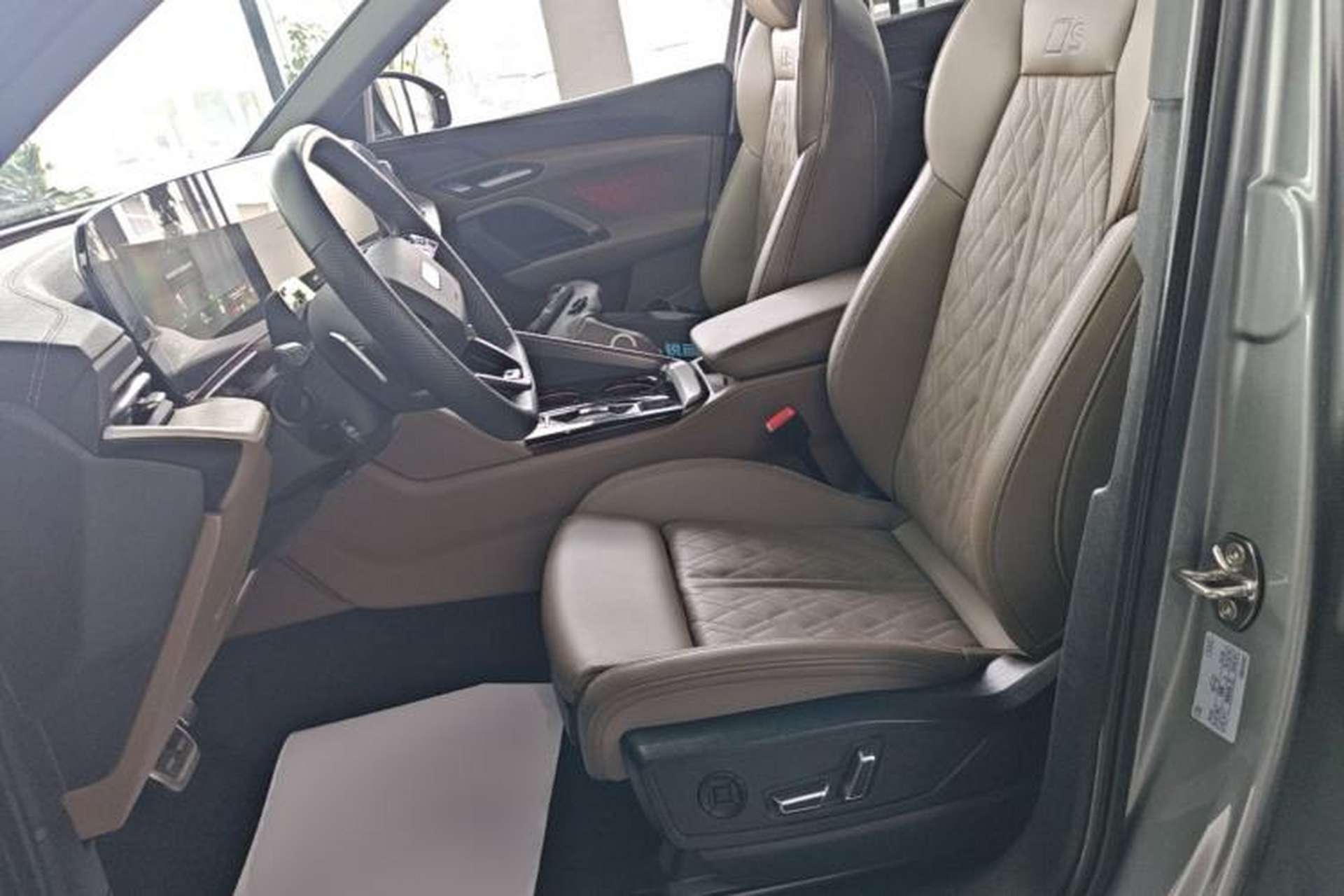 Used Audi Q5L 2026 150kW Smart Hybrid Luxury Edition Left Front Seat