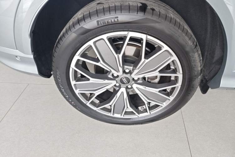 Used Audi Q5L 2026 150kW Smart Hybrid Luxury Edition Right Rear Wheel Hub