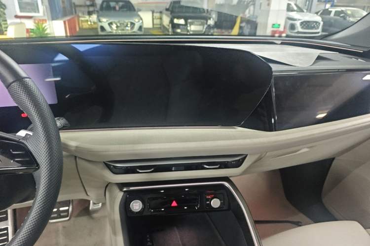 Used Audi Q5L 2026 150kW Smart Hybrid Luxury Edition Audio And AC Panel