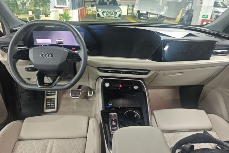Used Audi Q5L 2026 150kW Smart Hybrid Luxury Edition Center Console