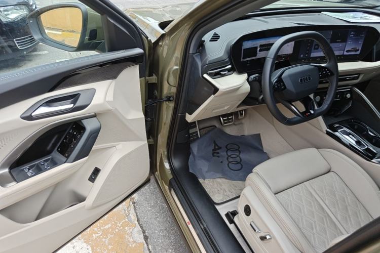 Used Audi Q5L 2026 Model Range: Exclusive Edition for 10 Million Users Driver Seat