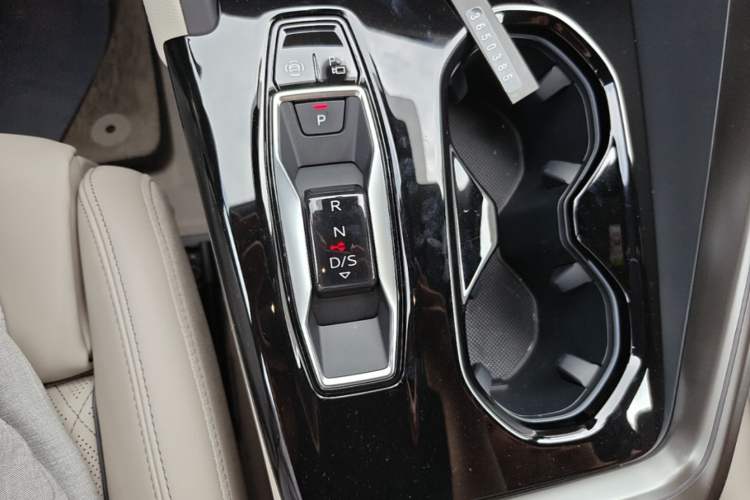 Used Audi Q5L 2026 Model Range: Exclusive Edition for 10 Million Users Gear Lever