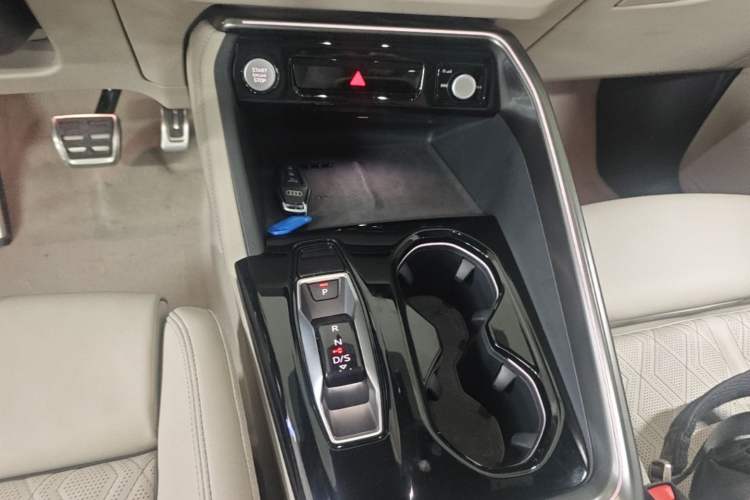 Used Audi Q5L 2026 150kW Smart Hybrid Luxury Edition Gear Lever