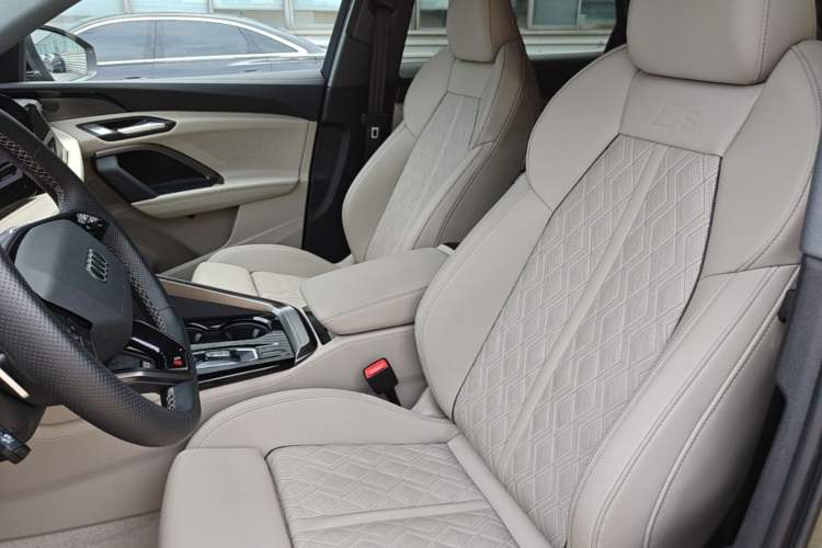 Used Audi Q5L 2026 Model Range: Exclusive Edition for 10 Million Users Left Front Seat