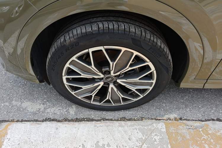 Used Audi Q5L 2026 Model Range: Exclusive Edition for 10 Million Users Left Front Wheel Hub