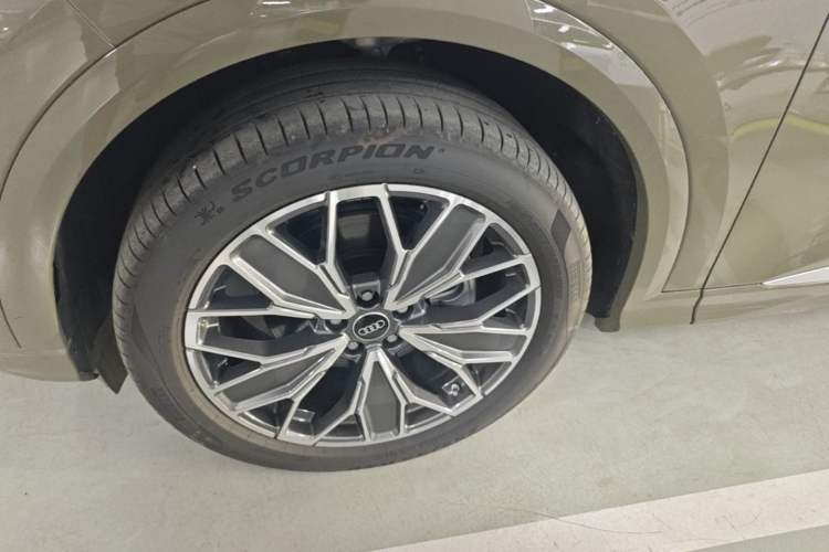 Used Audi Q5L 2026 150kW Smart Hybrid Luxury Edition Left Front Wheel Hub