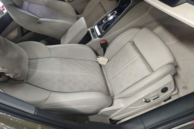 Used Audi Q5L 2026 150kW Smart Hybrid Luxury Edition Right Front Seat