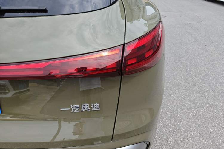 Used Audi Q5L 2026 Model Range: Exclusive Edition for 10 Million Users Right Rear Taillight