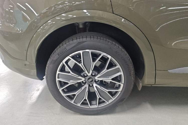 Used Audi Q5L 2026 150kW Smart Hybrid Luxury Edition Right Rear Wheel Hub