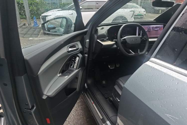 Used Audi Q5L 2026 150kW Smart Hybrid Luxury Edition Driver Seat