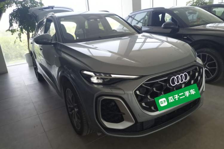 Used Audi Q5L 2026 150kW Smart Hybrid Luxury Edition Front Right 45 Deg