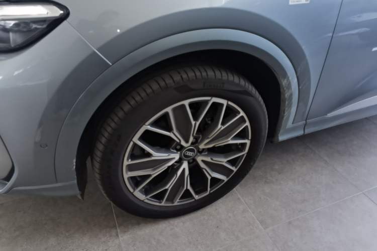 Used Audi Q5L 2026 150kW Smart Hybrid Luxury Edition Left Front Wheel Hub