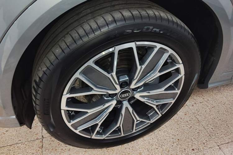 Used Audi Q5L 2026 150kW Smart Hybrid Luxury Edition Left Front Wheel Hub