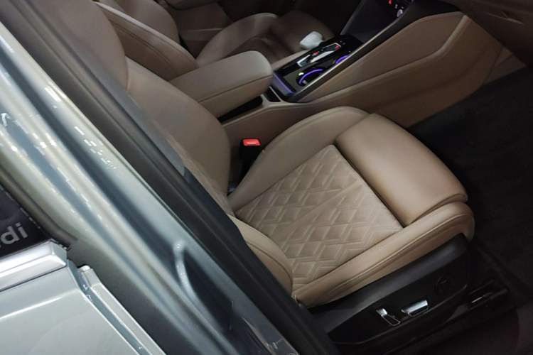 Used Audi Q5L 2026 150kW Smart Hybrid Luxury Edition Right Front Seat