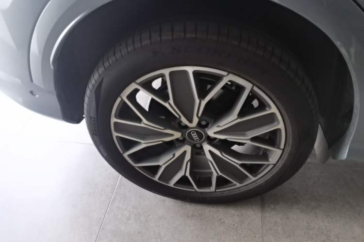Used Audi Q5L 2026 150kW Smart Hybrid Luxury Edition Right Rear Wheel Hub