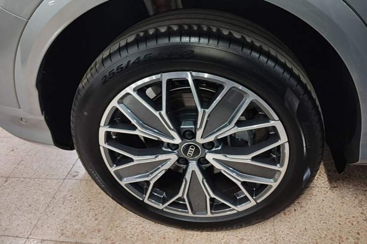 Used Audi Q5L 2026 150kW Smart Hybrid Luxury Edition Right Rear Wheel Hub
