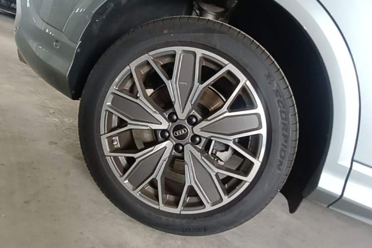 Used Audi Q5L 2026 150kW Smart Hybrid Luxury Edition Right Rear Wheel Hub