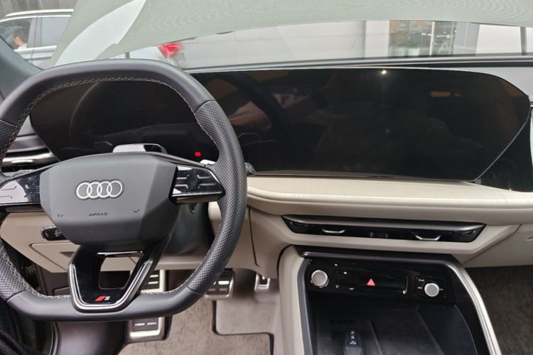Used Audi Q5L 2026 150kW Smart Hybrid Luxury Edition Center Console