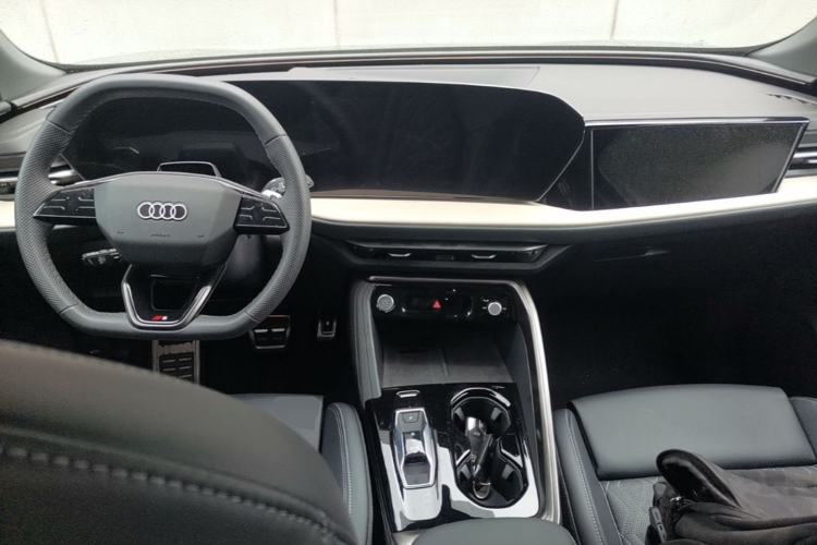 Used Audi Q5L 2026 Model Range: Exclusive Edition for 10 Million Users Center Console