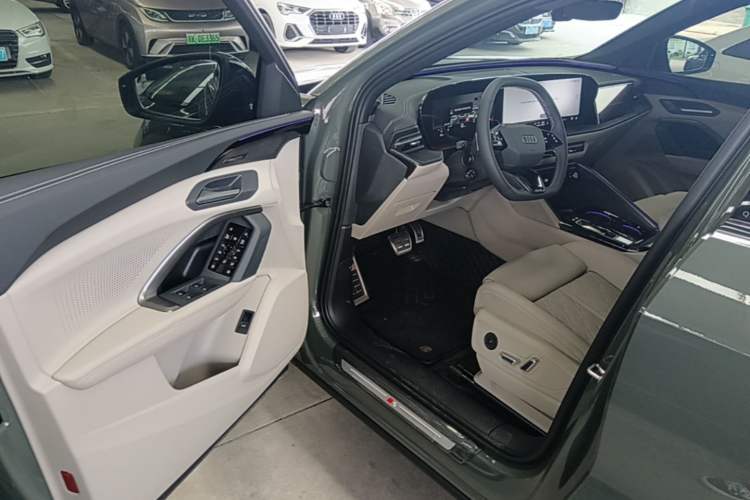 Used Audi Q5L 2026 Model Range: Intelligent Hybrid Premium Edition Driver Seat