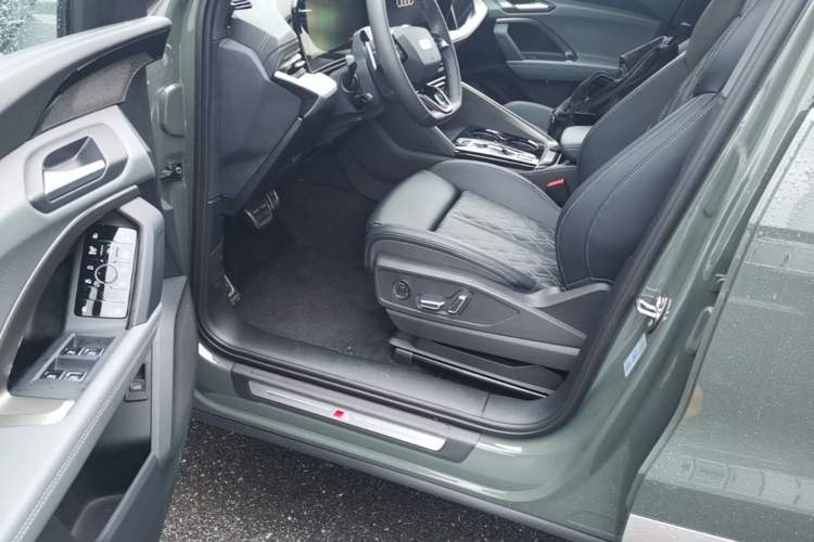 Used Audi Q5L 2026 Model Range: Exclusive Edition for 10 Million Users Driver Seat