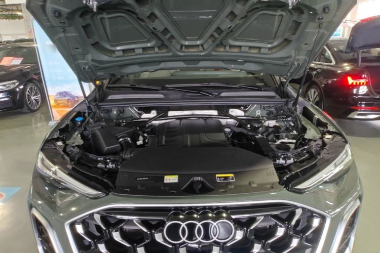 Used Audi Q5L 2026 150kW Smart Hybrid Luxury Edition Engine Bay