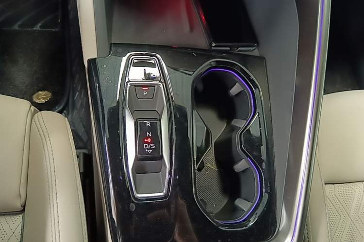 Used Audi Q5L 2026 Model Range: Intelligent Hybrid Premium Edition Gear Lever
