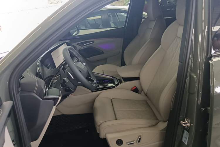 Used Audi Q5L 2026 Model Range: Intelligent Hybrid Premium Edition Left Front Seat