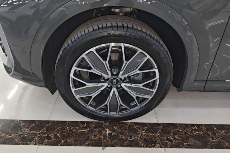 Used Audi Q5L 2026 150kW Smart Hybrid Luxury Edition Left Front Wheel Hub
