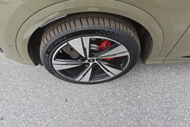 Used Audi Q5L 2026 200kW Smart Hybrid Flagship Edition Left Front Wheel Hub
