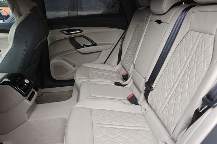 Used Audi Q5L 2026 200kW Smart Hybrid Flagship Edition Left Rear Seat