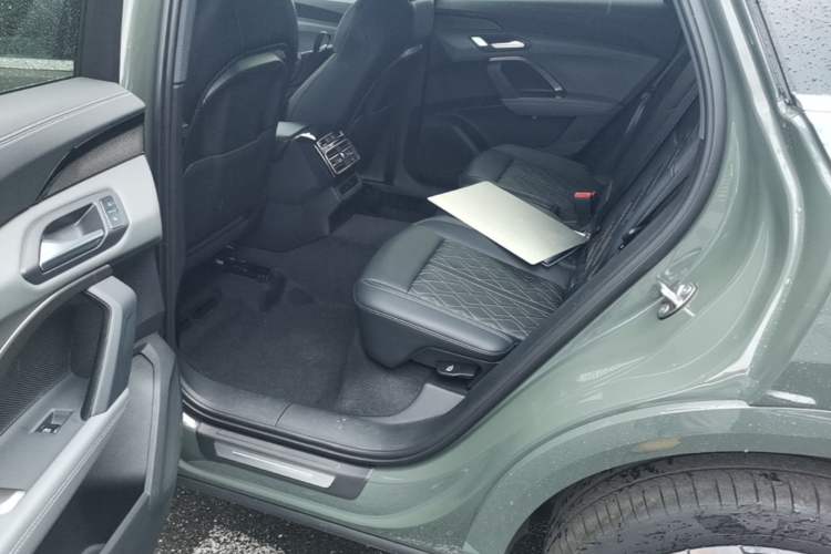 Used Audi Q5L 2026 Model Range: Exclusive Edition for 10 Million Users Left Rear Seat
