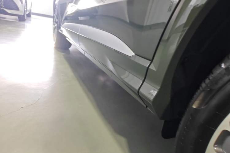 Used Audi Q5L 2026 150kW Smart Hybrid Luxury Edition Left Side Sill