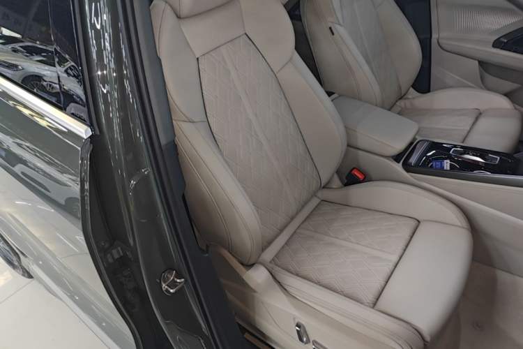 Used Audi Q5L 2026 150kW Smart Hybrid Luxury Edition Right Front Seat