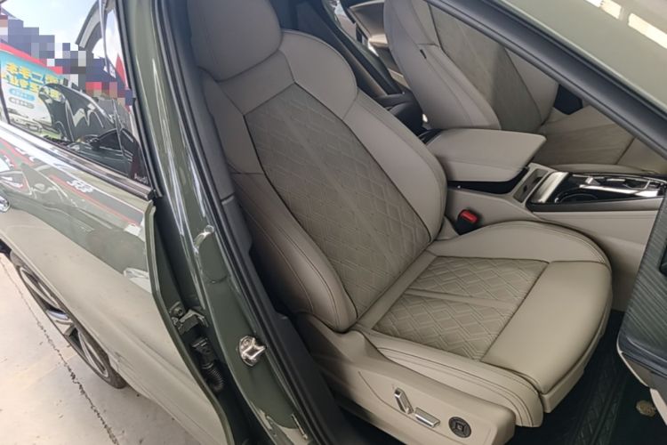 Used Audi Q5L 2026 Model Range: Intelligent Hybrid Premium Edition Right Front Seat