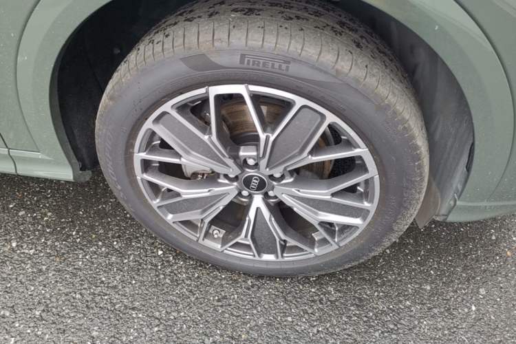 Used Audi Q5L 2026 Model Range: Exclusive Edition for 10 Million Users Right Front Wheel Hub