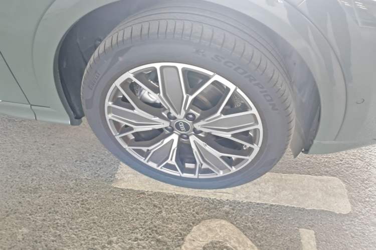 Used Audi Q5L 2026 150kW Smart Hybrid Luxury Edition Right Front Wheel Hub