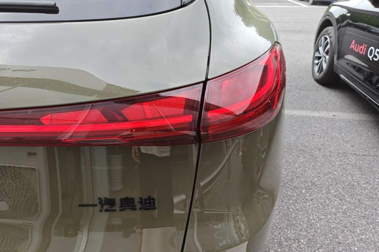 Used Audi Q5L 2026 200kW Smart Hybrid Flagship Edition Right Rear Taillight