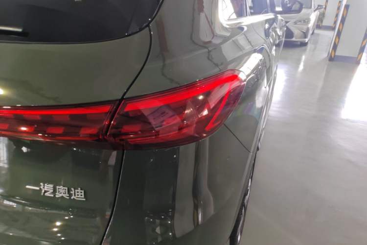 Used Audi Q5L 2026 150kW Smart Hybrid Luxury Edition Right Rear Taillight
