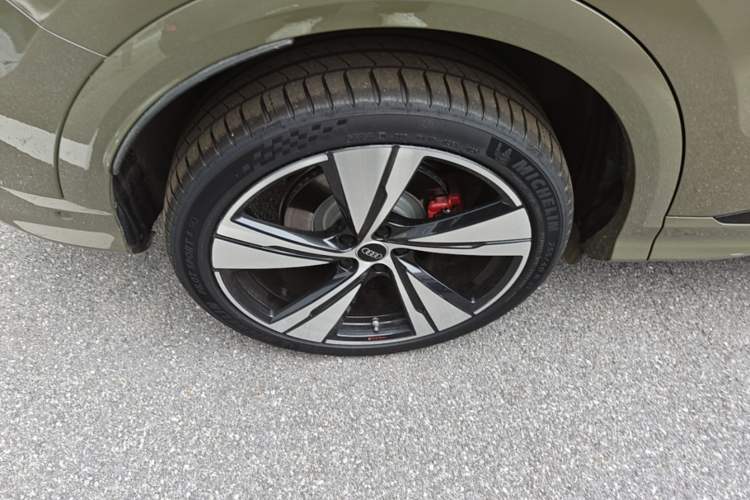 Used Audi Q5L 2026 200kW Smart Hybrid Flagship Edition Right Rear Wheel Hub