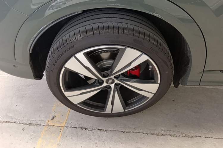 Used Audi Q5L 2026 Model Range: Intelligent Hybrid Premium Edition Right Rear Wheel Hub