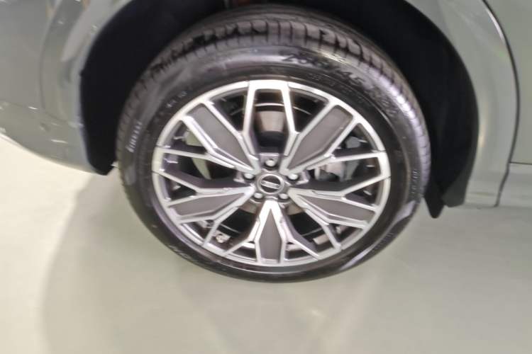 Used Audi Q5L 2026 150kW Smart Hybrid Luxury Edition Right Rear Wheel Hub