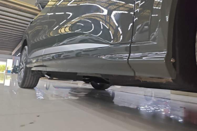 Used Audi Q5L 2026 150kW Smart Hybrid Luxury Edition Right Side Sill