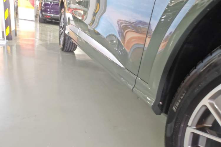 Used Audi Q5L 2026 150kW Smart Hybrid Luxury Edition Right Side Sill