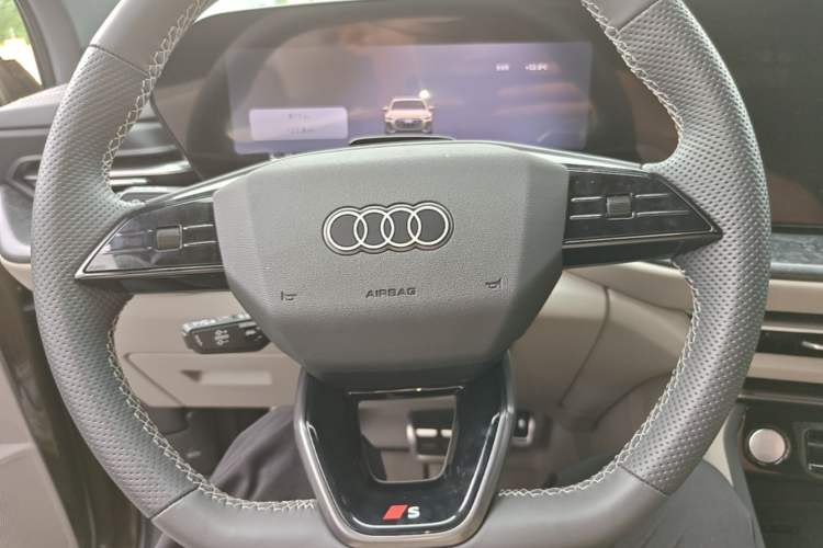 Used Audi Q5L 2026 200kW Smart Hybrid Flagship Edition Steering Wheel