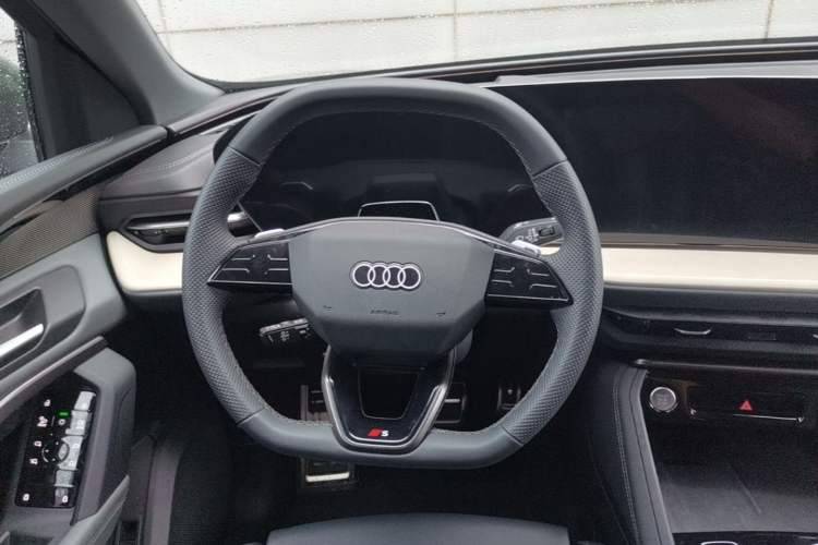 Used Audi Q5L 2026 Model Range: Exclusive Edition for 10 Million Users Steering Wheel