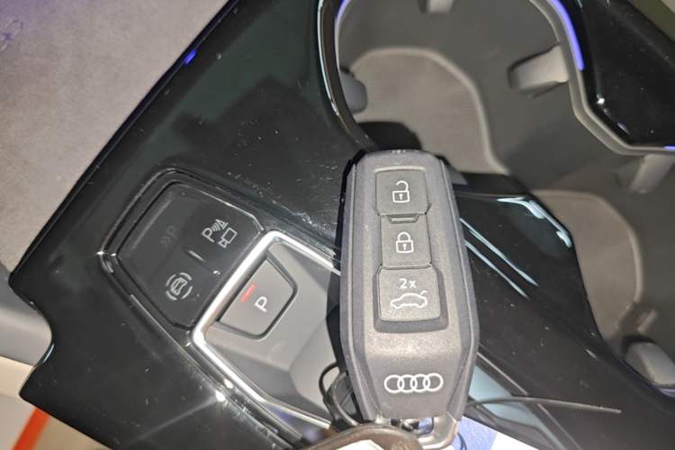Used Audi Q5L 2026 150kW Smart Hybrid Luxury Edition Vehicle Key