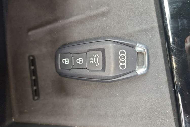 Used Audi Q5L 2026 150kW Smart Hybrid Luxury Edition Vehicle Key