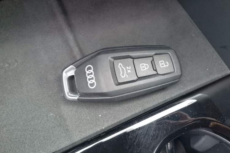 Used Audi Q5L 2026 Model Range: Exclusive Edition for 10 Million Users Vehicle Key